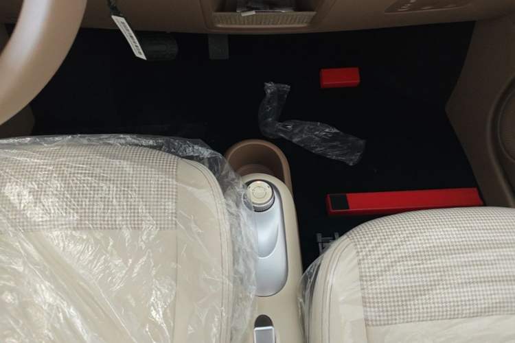 Used Wuling Hongguang MINIEV 2025 Four-Door Version Advanced Edition Gear Lever