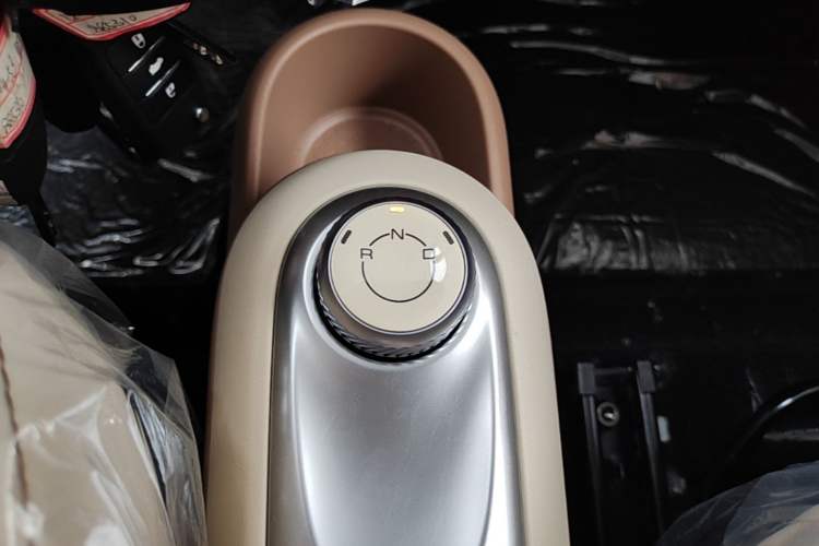 Used Wuling Hongguang MINIEV 2025 Four-Door Version Advanced Edition Gear Lever
