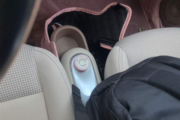Used Wuling Hongguang MINIEV 2025 Four-Door Version Premium Edition Gear Lever