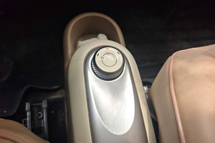 Used Wuling Hongguang MINIEV 2025 Four-Door Version Advanced Edition Gear Lever