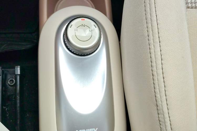 Used Wuling Hongguang MINIEV 2025 Four-Door Version Advanced Edition Gear Lever