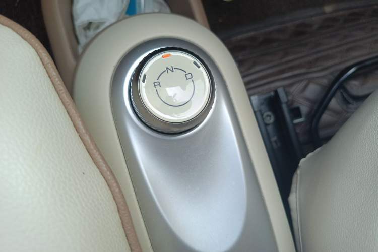Used Wuling Hongguang MINIEV 2025 Four-Door Version Advanced Edition Gear Lever