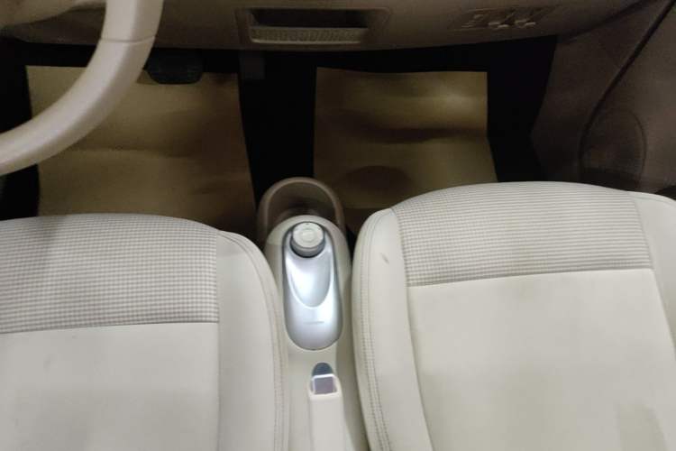 Used Wuling Hongguang MINIEV 2025 Four-Door Version Advanced Edition Gear Lever