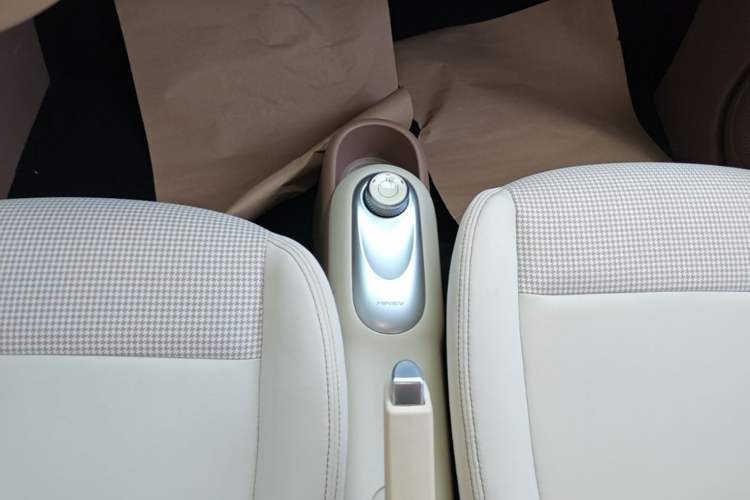 Used Wuling Hongguang MINIEV 2025 Four-Door Version Advanced Edition Gear Lever