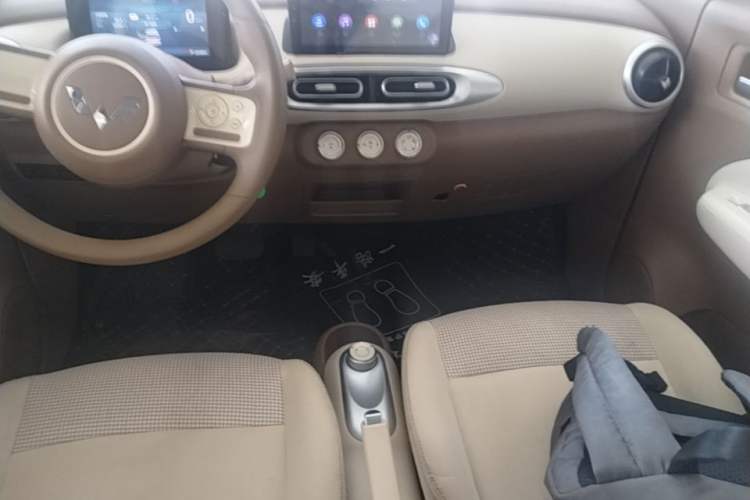 Used Wuling Hongguang MINIEV 2025 Four-Door Version Advanced Edition Gear Lever