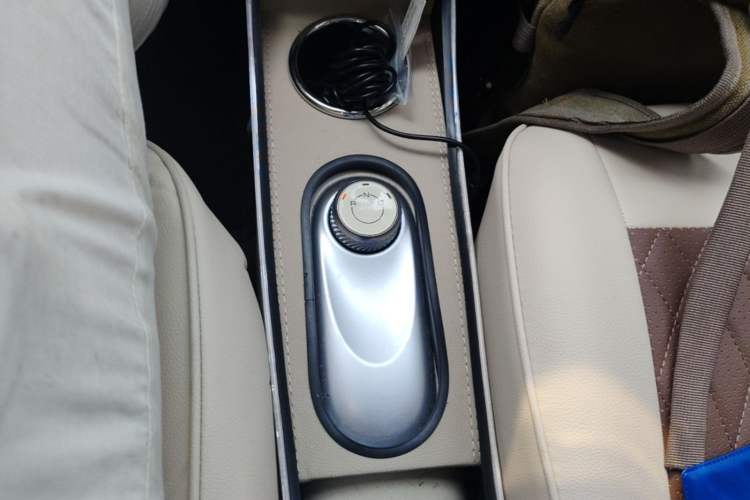 Used Wuling Hongguang MINIEV 2025 Four-Door Version Advanced Edition Gear Lever
