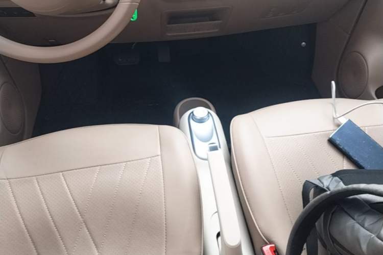 Used Wuling Hongguang MINIEV 2025 Four-Door Version Advanced Edition Gear Lever