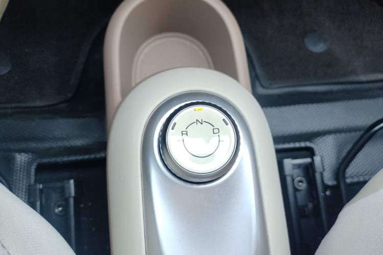 Used Wuling Hongguang MINIEV 2025 Four-Door Version Premium Edition Gear Lever