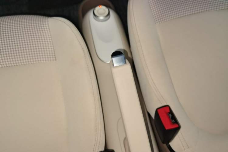 Used Wuling Hongguang MINIEV 2025 Four-Door Version Advanced Edition Gear Lever