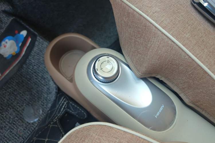Used Wuling Hongguang MINIEV 2025 Four-Door Version Advanced Edition Gear Lever