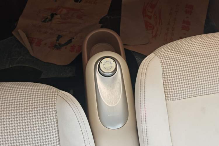 Used Wuling Hongguang MINIEV 2025 Four-Door Version Advanced Edition Gear Lever