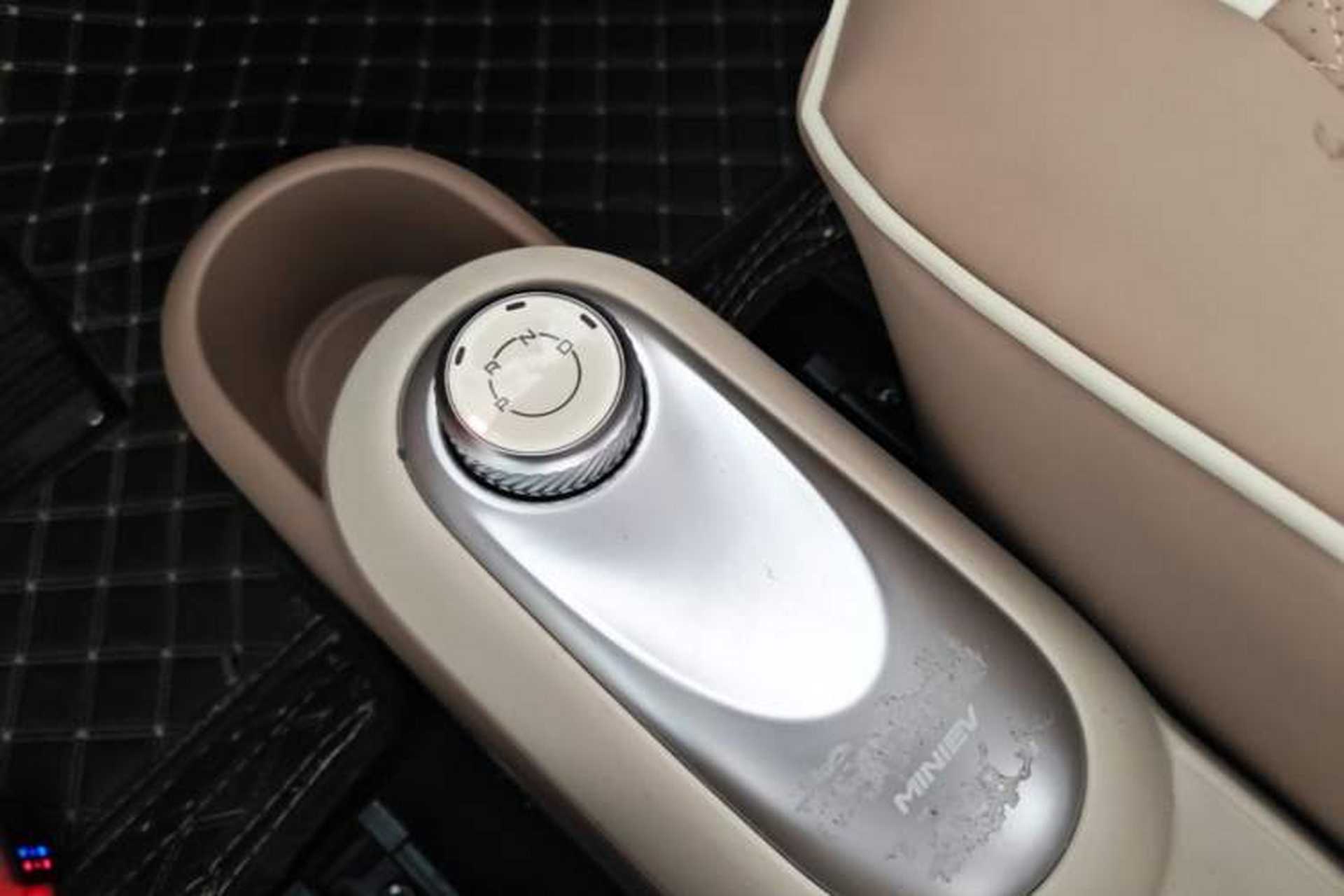 Used Wuling Hongguang MINIEV 2025 Four-Door Version Premium Edition Gear Lever