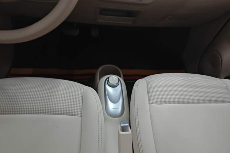Used Wuling Hongguang MINIEV 2025 Four-Door Version Advanced Edition Gear Lever