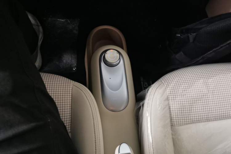 Used Wuling Hongguang MINIEV 2025 Four-Door Version Advanced Edition Gear Lever
