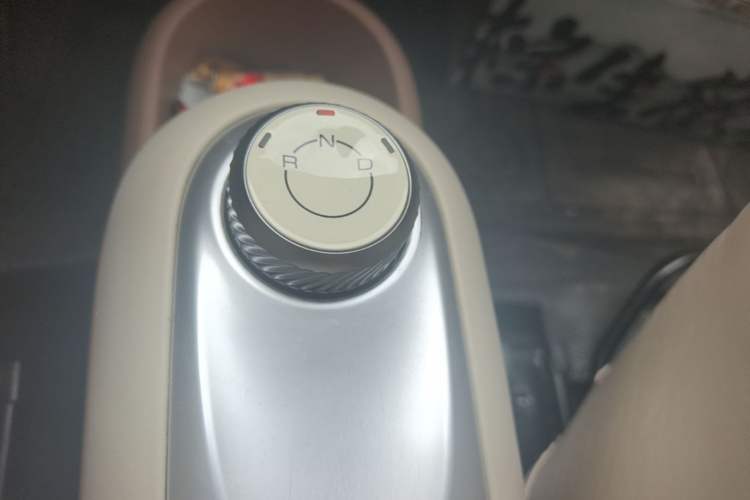 Used Wuling Hongguang MINIEV 2025 Four-Door Version Advanced Edition Gear Lever