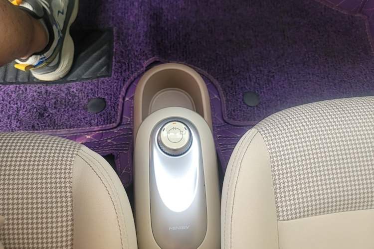Used Wuling Hongguang MINIEV 2025 Four-Door Version Advanced Edition Gear Lever