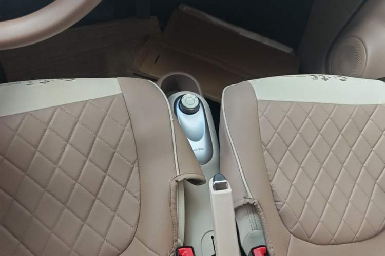 Used Wuling Hongguang MINIEV 2025 Four-Door Version Advanced Edition Gear Lever