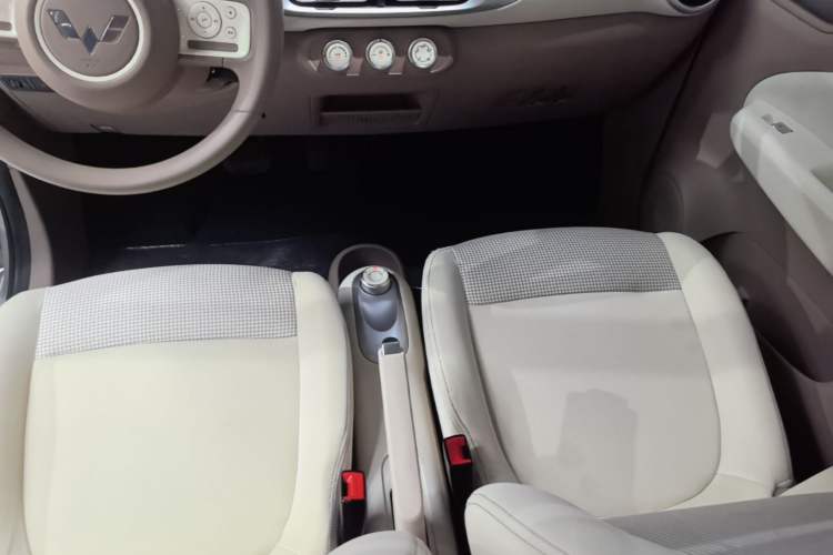 Used Wuling Hongguang MINIEV 2025 Four-Door Version Advanced Edition Gear Lever