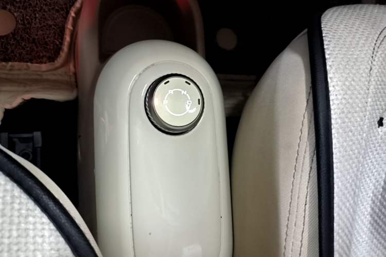 Used Wuling Hongguang MINIEV 2025 Four-Door Version Zhenxiang+ Edition Gear Lever