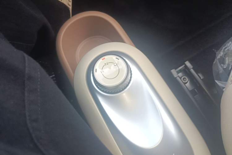 Used Wuling Hongguang MINIEV 2025 Four-Door Version Advanced Edition Gear Lever