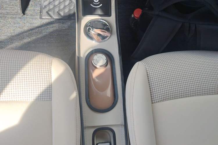 Used Wuling Hongguang MINIEV 2025 Four-Door Version Zhenxiang+ Edition Gear Lever