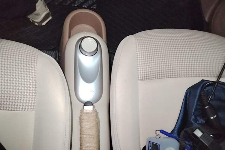 Used Wuling Hongguang MINIEV 2025 Four-Door Version Advanced Edition Gear Lever
