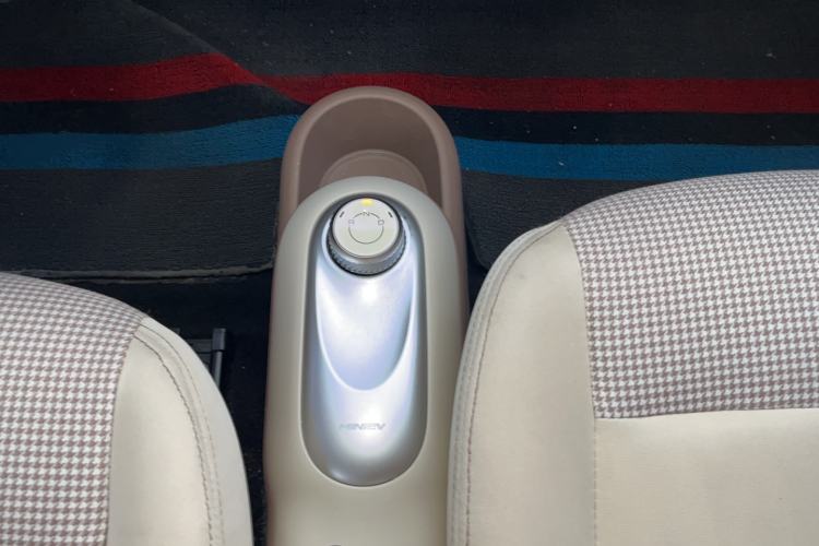 Used Wuling Hongguang MINIEV 2025 Four-Door Version Advanced Edition Gear Lever