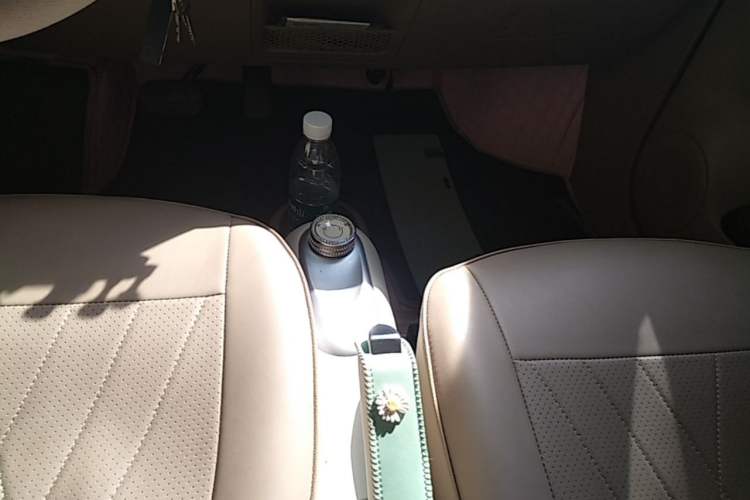 Used Wuling Hongguang MINIEV 2025 Four-Door Version Advanced Edition Gear Lever