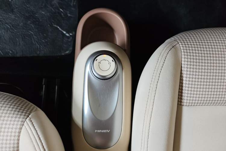 Used Wuling Hongguang MINIEV 2025 Four-Door Version Advanced Edition Gear Lever