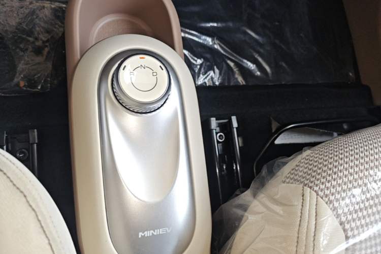 Used Wuling Hongguang MINIEV 2025 Four-Door Version Advanced Edition Gear Lever