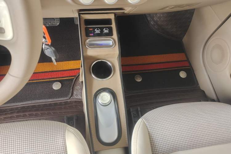 Used Wuling Hongguang MINIEV 2025 Four-Door Version Premium Edition Gear Lever
