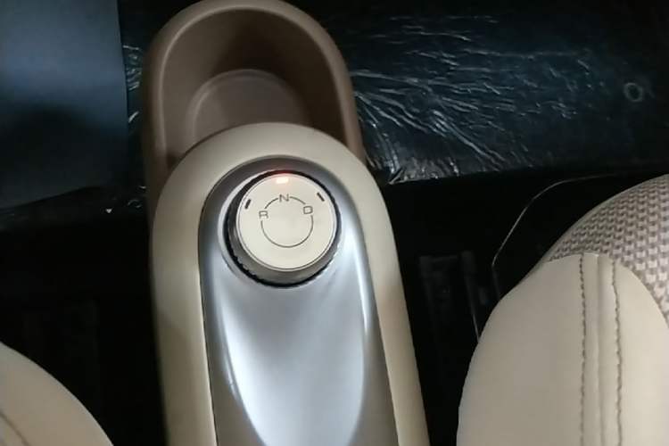Used Wuling Hongguang MINIEV 2025 Four-Door Version Advanced Edition Gear Lever