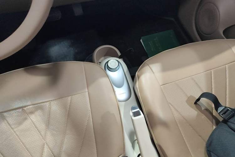 Used Wuling Hongguang MINIEV 2025 Four-Door Version Advanced Edition Gear Lever