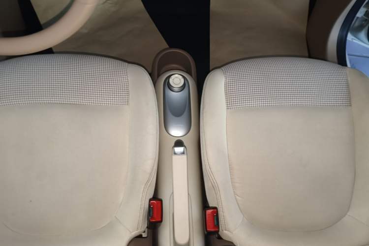 Used Wuling Hongguang MINIEV 2025 Four-Door Version Advanced Edition Gear Lever