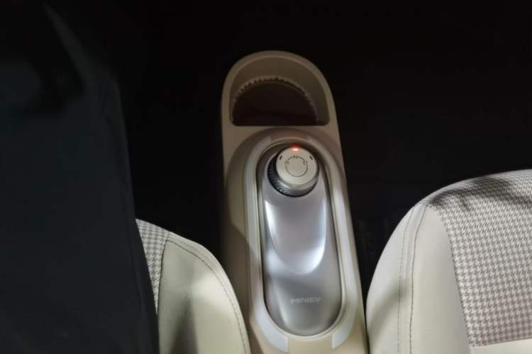 Used Wuling Hongguang MINIEV 2025 Four-Door Version Advanced Edition Gear Lever