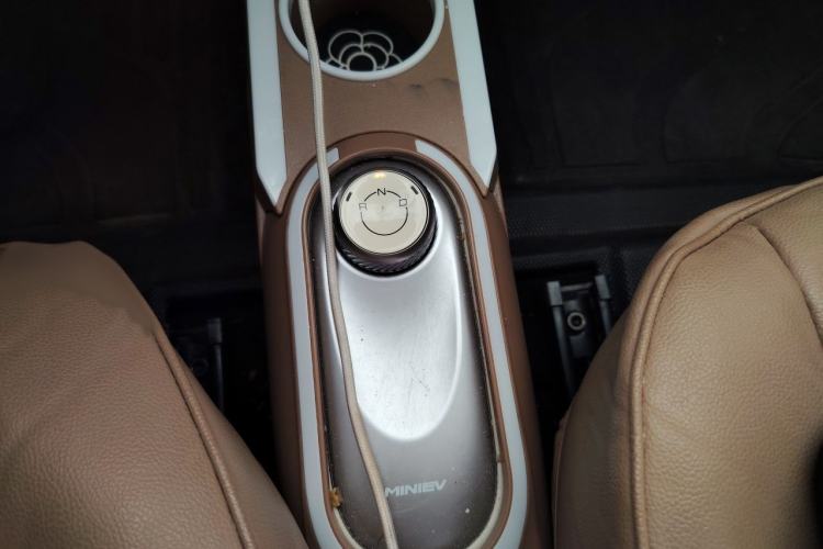 Used Wuling Hongguang MINIEV 2025 Four-Door Version Advanced Edition Gear Lever