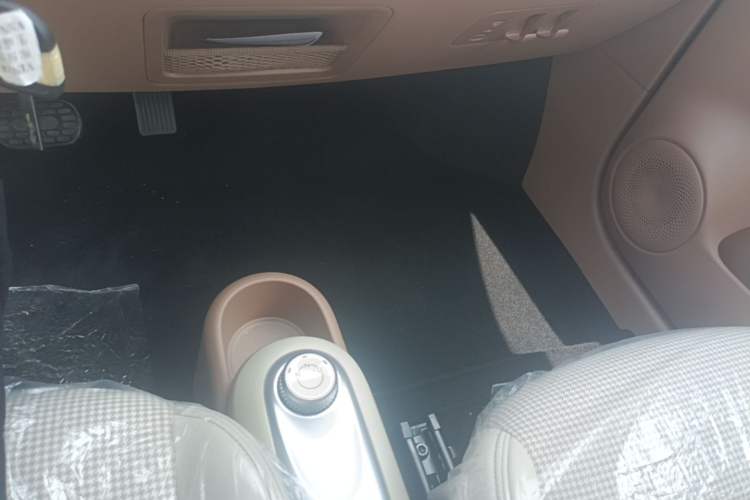 Used Wuling Hongguang MINIEV 2025 Four-Door Version Advanced Edition Gear Lever
