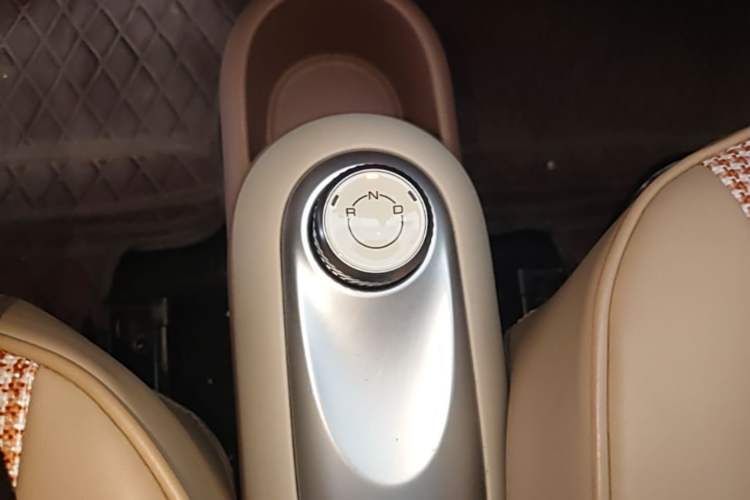 Used Wuling Hongguang MINIEV 2025 Four-Door Version Advanced Edition Gear Lever