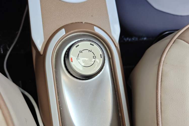 Used Wuling Hongguang MINIEV 2025 Four-Door Version Zhenxiang+ Edition Gear Lever