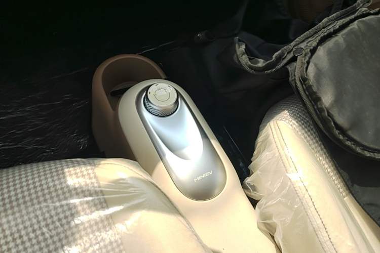 Used Wuling Hongguang MINIEV 2025 Four-Door Version Advanced Edition Gear Lever