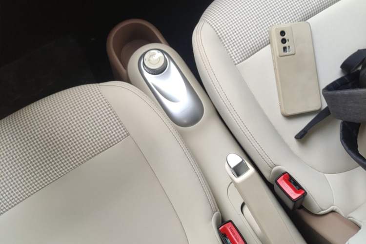 Used Wuling Hongguang MINIEV 2025 Four-Door Version Advanced Edition Gear Lever