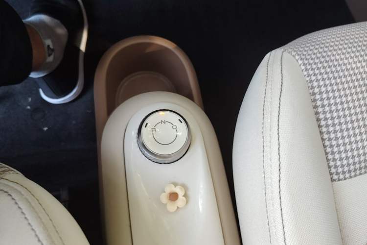 Used Wuling Hongguang MINIEV 2025 Four-Door Version Advanced Edition Gear Lever