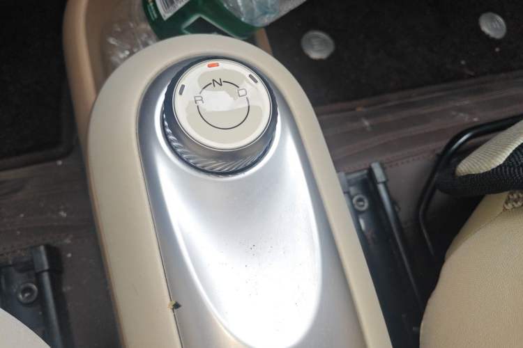 Used Wuling Hongguang MINIEV 2025 Four-Door Version Advanced Edition Gear Lever