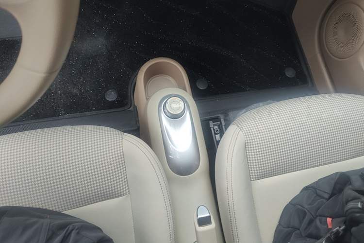 Used Wuling Hongguang MINIEV 2025 Four-Door Version Advanced Edition Gear Lever