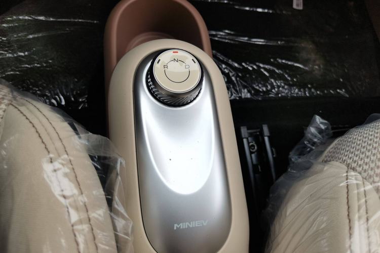 Used Wuling Hongguang MINIEV 2025 Four-Door Version Advanced Edition Gear Lever