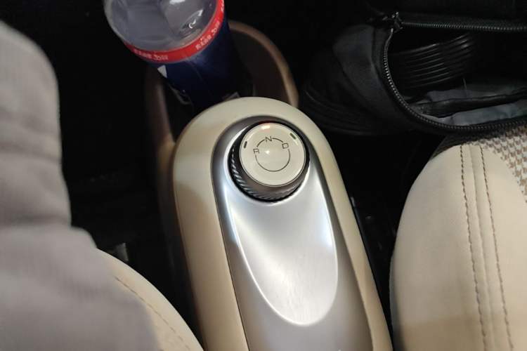 Used Wuling Hongguang MINIEV 2025 Four-Door Version Advanced Edition Gear Lever