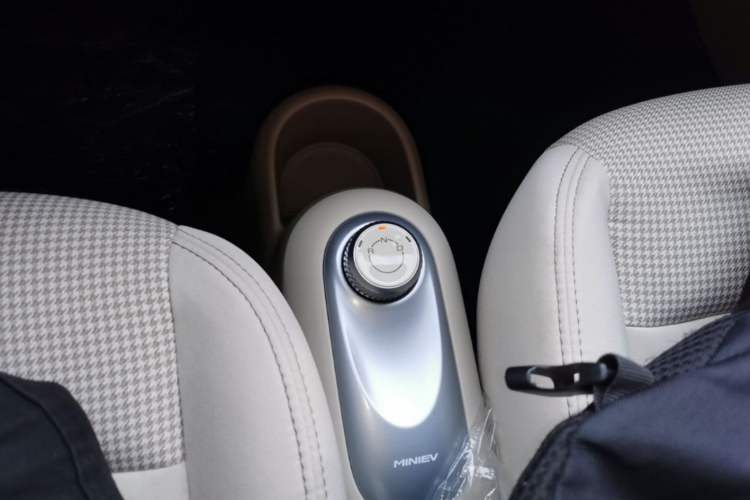 Used Wuling Hongguang MINIEV 2025 Four-Door Version Advanced Edition Gear Lever