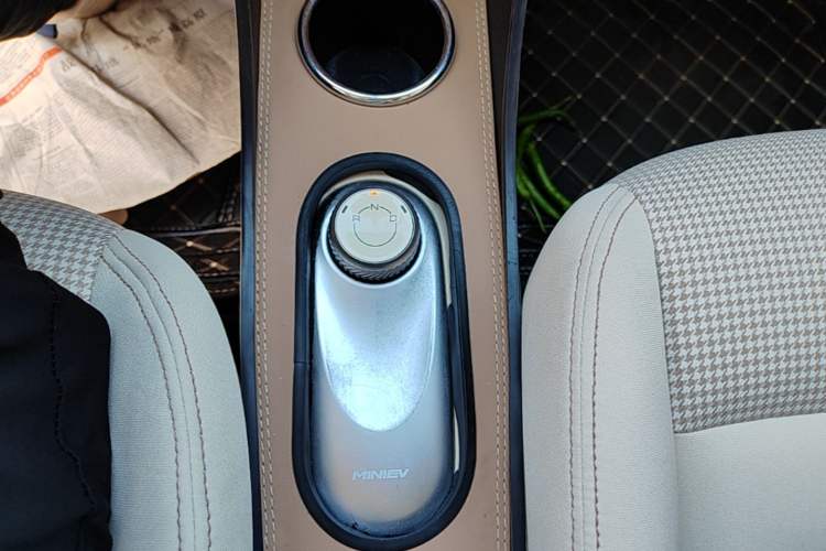 Used Wuling Hongguang MINIEV 2025 Four-Door Version Advanced Edition Gear Lever