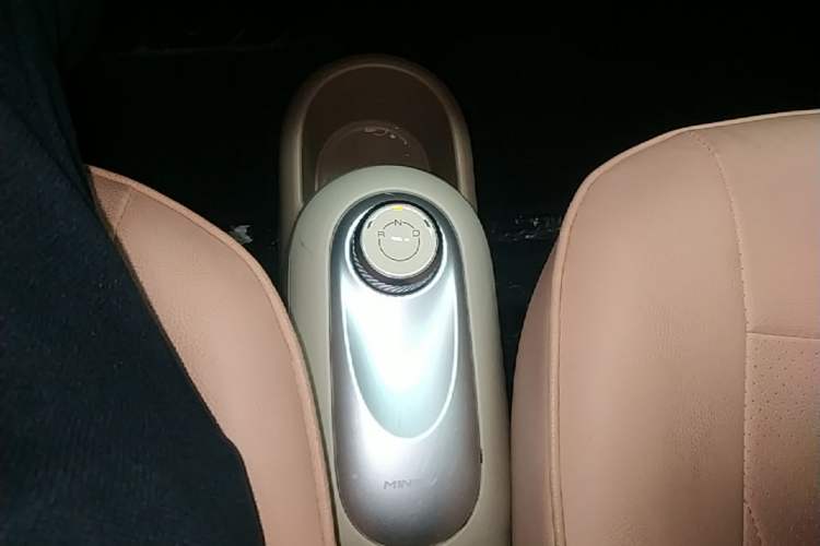 Used Wuling Hongguang MINIEV 2025 Four-Door Version Advanced Edition Gear Lever