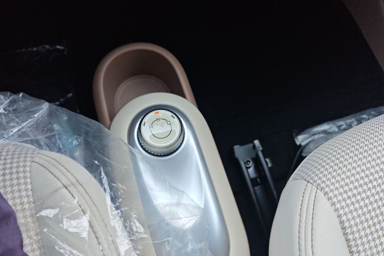 Used Wuling Hongguang MINIEV 2025 Four-Door Version Advanced Edition Gear Lever
